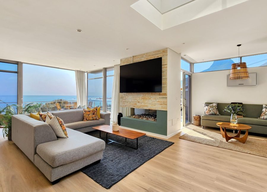 Ocean-View Lounge
